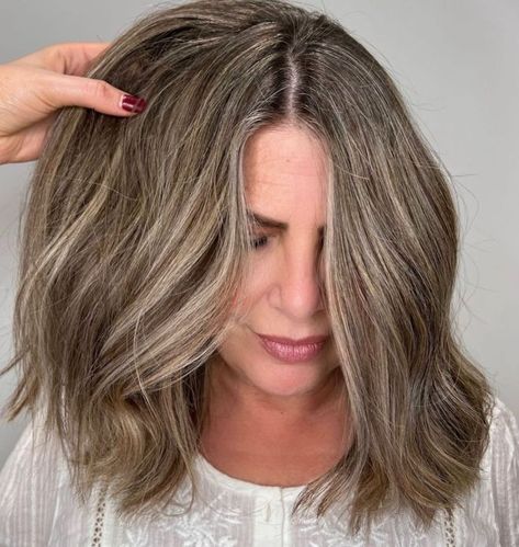 Dirty Blonde Balayage to Cover Natural Gray Hairs Lavender Grey Hair, Grey Brown Hair, Gray Blending, Gray Balayage, Grey Hair Coverage, Blond Balayage, Covering Gray Hair, Hair Adviser, Dirty Blonde Hair