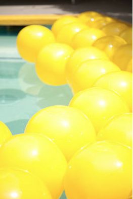 yellow balloons pool Yellow Pool Party, Subtractive Color, Bridal Party Gowns, Kid Parties, Pool Birthday, Yellow Balloons, Yellow Fever, Party Fun, Yellow Sunflower