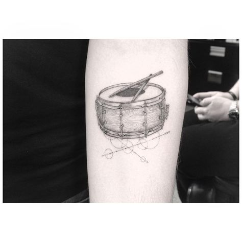 Guy's bday present couple weeks back @disclosure Snare Drum Tattoo, Drum Stick Tattoo, Drummer Tattoo, Woo Tattoo, Dr Woo Tattoo, Drum Tattoo, Stick Tattoo, Tatuagem Masculina Pequena, Dr Woo