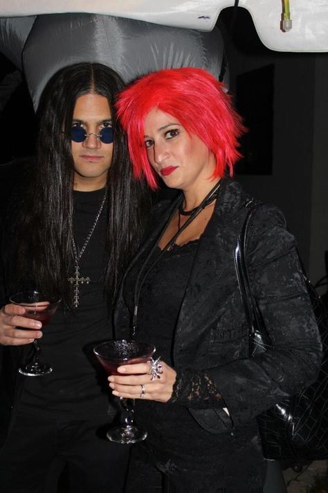 Ozzy and Sharon Osbourne Halloween costumes. Ozzy Osbourne Costume, Sharon And Ozzy, Ozzy And Sharon Osbourne, 2 Halloween Costumes, Ozzy And Sharon, Couple Halloween Costume, Diy Haunted House Props, Diy Halloween Games, Sharon Osbourne