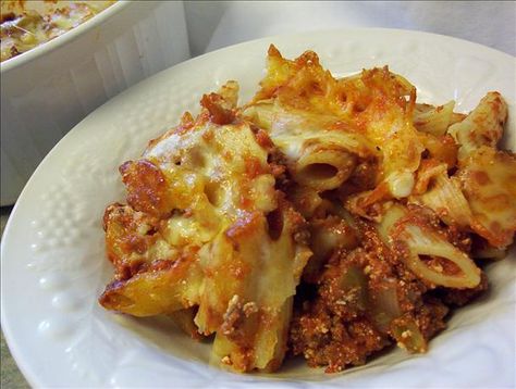 Simple Baked Mostaccioli from Food.com: This hearty comfort dish is super quick and easy for any weeknight. These ingredient amounts aren't set in stone, make yours with more pasta and less sauce or we like our sauce so much that we use more sauce than pasta with lots of cheese. This is easy and you can make it with whatever you have around. Slow Cooker Pizza Pasta, Mostaccioli Recipe, Baked Mostaccioli Recipe, Pasta Recipes Easy Fast, Baked Mostaccioli, Resep Pasta, Comfort Dishes, Baked Ziti, Easy Pasta Recipes