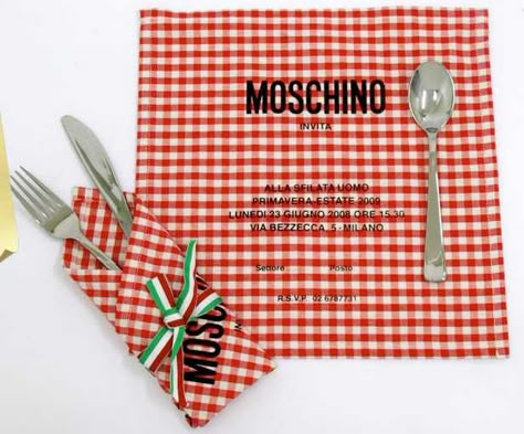 Moschino Fashion Week Invite Fashion Invite, Dollette Core, Kenzo Fashion, Fashion Invitation, Stationary Inspiration, Moschino Fashion, Pr Kit, Fashion Show Invitation, Mailer Design