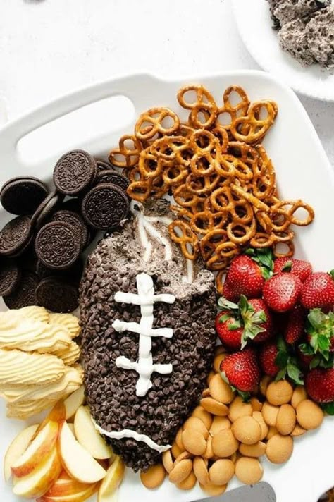 Superbowl Party Dessert Ideas, Football Cheesecake, Super Bowl Charcuterie Board, Super Bowl Charcuterie, Superbowl Ideas, Football Desserts, Superbowl Desserts, Snack Boards, Cookies And Cream Cheesecake