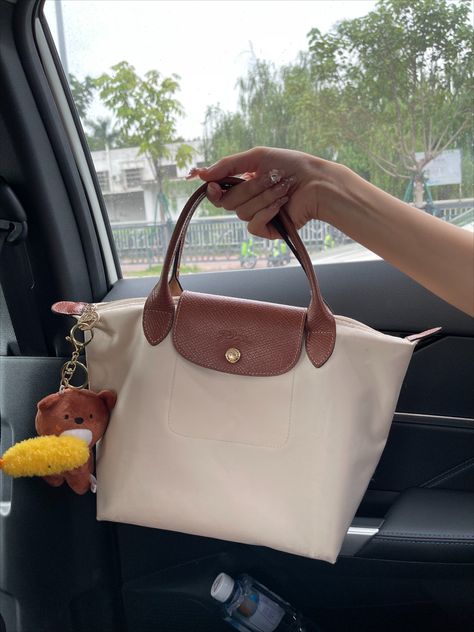 organzier for loncghamp le pliage Le Pilage Longchamp, Le Pilage Tote Aesthetic, Longchamp Le Pliage Beige, Small Longchamp Bag, Red Longchamp Bag Outfit, Long Champ Le Pliage Small, Le Pliage Longchamp Outfit, Long Champ Bag Outfit, Le Pliage Outfit