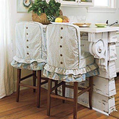 So cute!! Shabby Chic Slipcovers, Cocina Shabby Chic, Family Room Remodel, Stool Covers, Style Cottage, Furniture Slipcovers, Shabby Chic Kitchen, Chic Kitchen, Cottage Living