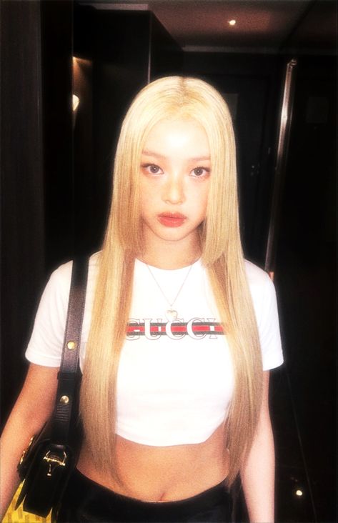 Japanese Blonde Hair, Hime Haircut No Bangs, Blonde Hime Cut, Hime Cut No Bangs, Hime Haircut Long, Hime Cut Without Bangs, Hime Hairstyle, Hime Cut Hairstyles, Megan Skiendiel