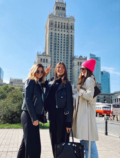 #friends #group #picture #warsaw #poland Warsaw Girl, Group Picture, Friends Group, Group Pictures, Warsaw Poland, Ig Post, Warsaw, Leaning Tower Of Pisa, Girls Trip