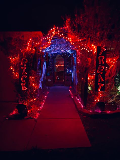 The front entry to the house. With Trick or Treat sign, lights, glow in the dark spiderweb Scary Front Door Halloween Decor, Halloween Front Entrance, Halloween Tent Party, Halloween Driveway, Halloween Decor Inspiration, Halloween Alley, Doctor Halloween, Halloween Lighting Outdoor, Glow Halloween