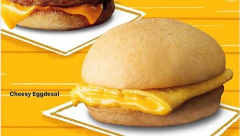 Love cheese omelettes? Then you’ll love the Cheesy Eggdesal breakfast sandwich from McDonald’s Philippines. It features a fluffy, folded egg, with melted cheese in the middle, in a soft, toasted bun. Mcdonalds Philippines, Quinoa Curry, Corn Pie, Bulgogi Sauce, Green Curry Sauce, Green Curry Chicken, Mcdonald Menu, Breakfast Platter, Fast Food Menu