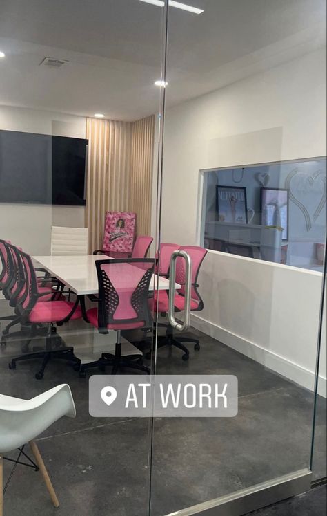 Interior Decorator Aesthetic, Business Office Aesthetic, Pink Business Aesthetic, Entrepreneurship Aesthetic, Owning A Business Aesthetic, Girl Boss Office Decor, Girl Boss Office, Ceo Office, Business Vision Board