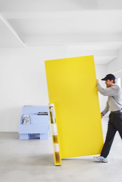 8 minutes shapes flexible+sustainable concept office with movable objects Small Creative Office Space, Flexible Office Space, Sustainable Concept, Plywood House, Stair Shelves, Notes Project, Flexible Furniture, Creative Office Space, Office Works