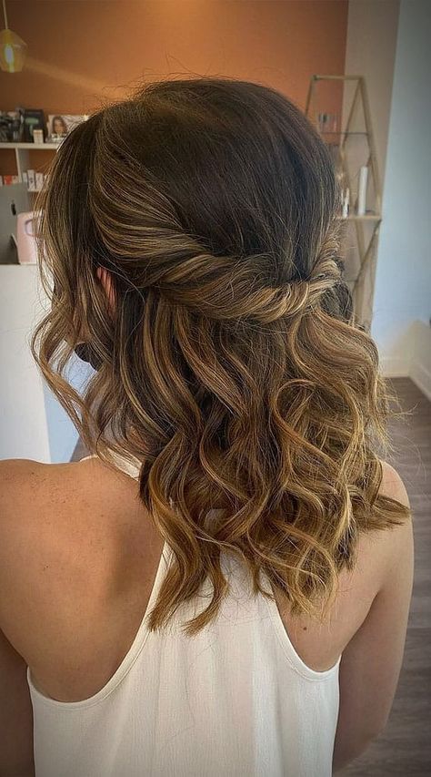 Bridesmaids Hairstyles For Fine Hair, Grad Hair Styles For Short Hair, Prom Short Hair Hairstyles, Half Up Half Down Hoco Hairstyles For Short Hair, Prom Hair 2024 Half Up Half Down, Bridesmaid Hairstyles Short Hair Half Up, Med Length Bridesmaid Hair, Layered Bridesmaid Hair, Simple Wedding Hairstyles Short Hair