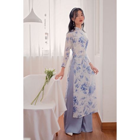 Vietnamese Makeup, Viet Culture, Asian Style Dress, Stylish Kurtis Design, Chinese Style Dress, Vietnamese Traditional Dress, Vietnamese Dress, Simple Pakistani Dresses, Korean Fashion Dress