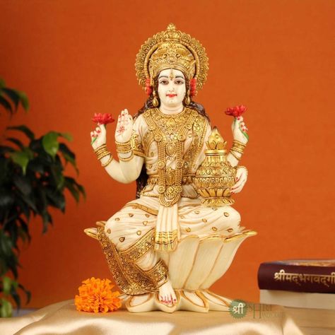 Goddess Temple, Best Diwali Gift, Lakshmi Idol, Lakshmi Goddess, Lakshmi Statue, Religious Statues, Goddess Of Wealth, Temple Decor, Feng Shui Decor