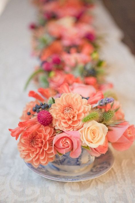 bright colored floral wedding centerpieces with rose and dahlia Summer Wedding Centerpieces, Diy Flores, Wedding Floral Centerpieces, Coral Wedding, Flower Arrangements Diy, Beautiful Centerpieces, Deco Floral, Lorde, Floral Centerpieces