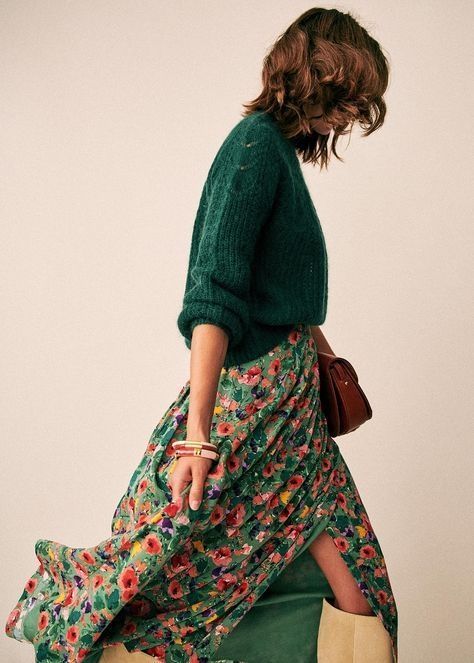 Boho Bottoms, Looks Hippie, Mode Hippie, Winter Mode, England Fashion, Printed Midi Skirt, Looks Chic, Mode Inspo, Look Vintage