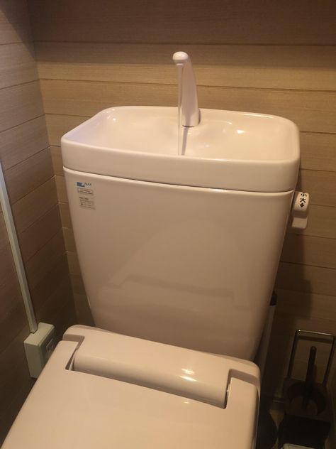 This Japanese toilet refills through a sink in the top so you can rinse your hands and re-use the water. Library Seating, Reuse Old Tires, Japanese Toilet, Casa Clean, How To Make Guacamole, Toilet Sink, Over Toilet, Uses For Coffee Grounds, Small Toilet