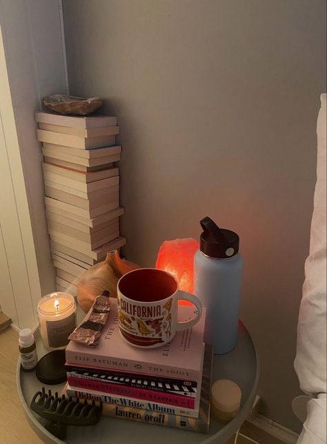 Girl Bedside Table, Uni Room, Future Apartment, Pretty Room, Dreamy Room, Room Inspiration Bedroom, Bedroom Inspo, Study Motivation, New Room