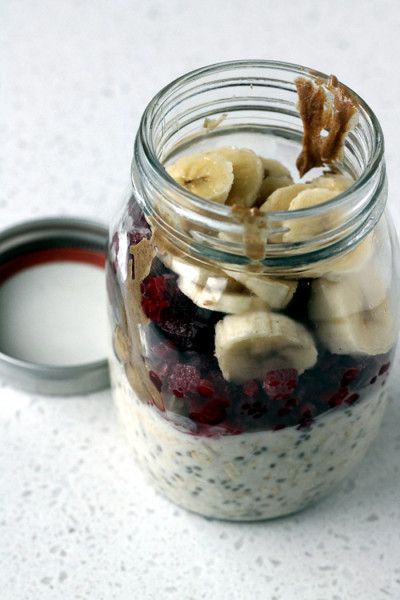 Overnight Oats in a Jar (Dairy-Free) - Vancity Buzz Savoury Breakfast Ideas, Overnight Oats Jar, Oatmeal Jars, Muffin Banana, Oats In A Jar, Cold Oats, Breakfast Overnight, Savoury Breakfast, Oatmeal In A Jar