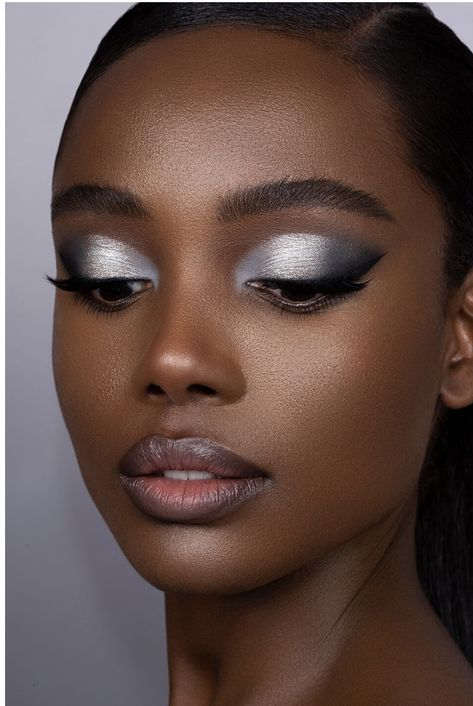 Freelance Makeup Artist Business, African American Women Hairstyles, Permanente Make-up, Everyday Makeup Tutorials, Blackest Black, Freelance Makeup Artist, Makeup Artist Business, Black Eyeshadow, Beauty Make-up