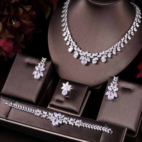 Jewellery Set Bridal, Diamond Necklace Jewelry, Jewelry For Bride, Luxury Diamond Jewelry, Silver Bridesmaid, Fancy Jewellery Designs, Diamond Necklace Designs, Bridal Diamond Jewellery, Necklace Ideas