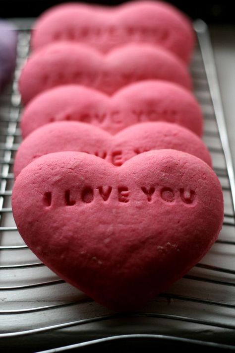 Cookie Heart, Heart Sugar Cookie, Shaped Cookies, Soft Sugar Cookies, Valentines Day Food, Valentine's Day Recipes, Valentine Love, Think Food, Valentines Day Treats