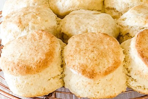 The secret ingredient to light and fluffy scones? Soda water! This quick, easy and cheaty version of traditional scones will become a new family favourite. Soda Scones, Fluffy Scones, Easy Scones, Baking Scones, How To Make Scones, Scones Recipe Easy, Scones Easy, Scone Recipes, Afternoon Tea Recipes