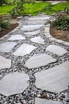 Flagstone Pathway Ideas, Flagstone Landscaping Ideas, Rock Pathway Ideas, Deck Expansion, Rock Pathways, Hardscape Ideas, Flagstone Pathway, Pathway Ideas, Moderne Have