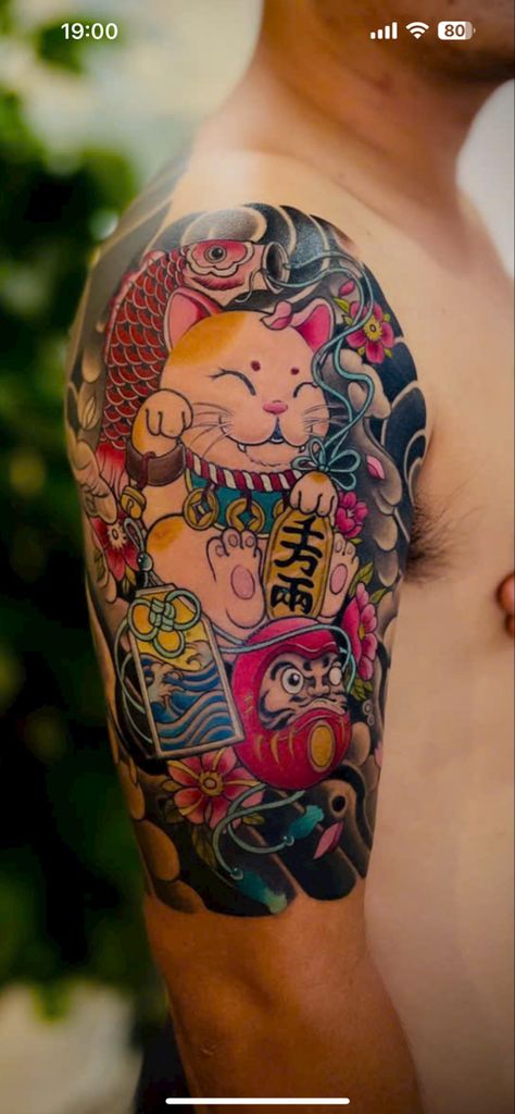 Lucky Cat Tattoo Traditional, Cat Tattoo Japanese, Japanese Cat Tattoo, Maneki Neko Tattoo, Daruma Doll Tattoo, Lucky Cat Tattoo, Lucky Tattoo, Tattoo Japanese Style, Cracked Wallpaper