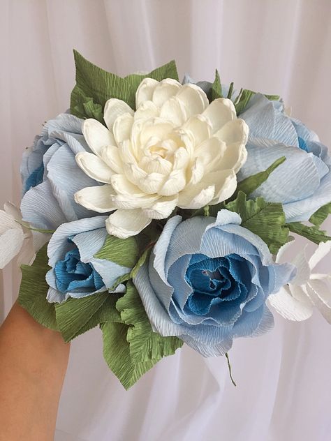 Easy Flower Arrangements Diy, Crepe Paper Flower Bouquet, Crepe Flowers, Crepe Paper Crafts, Crepe Paper Flower, Tissue Paper Flowers Diy, Felt Flowers Diy, Flower Bouquet Diy, Paper Bouquet