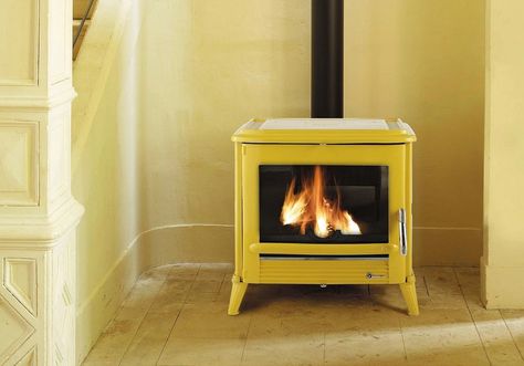 Modern Wood Burning Stove Designs for Cozy Homes Modern Wood Burning Stoves, Cast Iron Stove, Small Home Offices, Porch Furniture, Wood Storage Box, Into The Wood, Wood Logs, Red Dot Design, Stove Fireplace