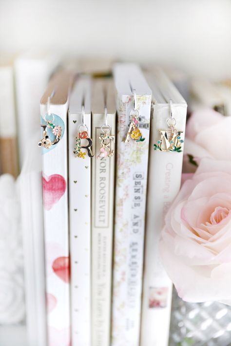 Bookmarks To Sell, Bookmarks Tutorial, Bookmarks Vintage, Vintage Bookmarks, Enchanted Book, Charm Bookmark, Diy Bookmarks, How To Make Bookmarks, Anne Of Green