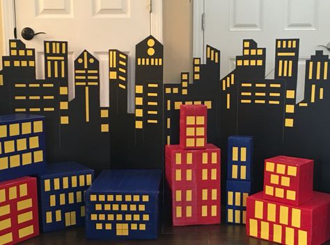 Superhero Backdrop and buildings for kids' birthdays Superhero Photo Booth, Superhero Backdrop, Festa Power Rangers, Superhero Party Decorations, Diy Superhero, Villains Party, Pj Masks Birthday Party, Superhero Decorations, Pj Mask Party