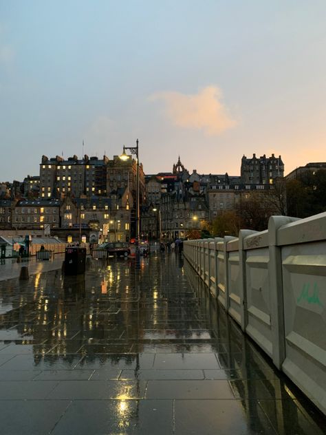 Rain In Edinburgh, Edinburgh Scotland Aesthetic Rain, Edinburgh Rain Aesthetic, Edinburgh Winter Aesthetic, Edinburgh Laptop Wallpaper, Edinburgh In February, Eidenburgh Scotland Aesthetic, Scotland Astethic, Eidenburgh Scotland