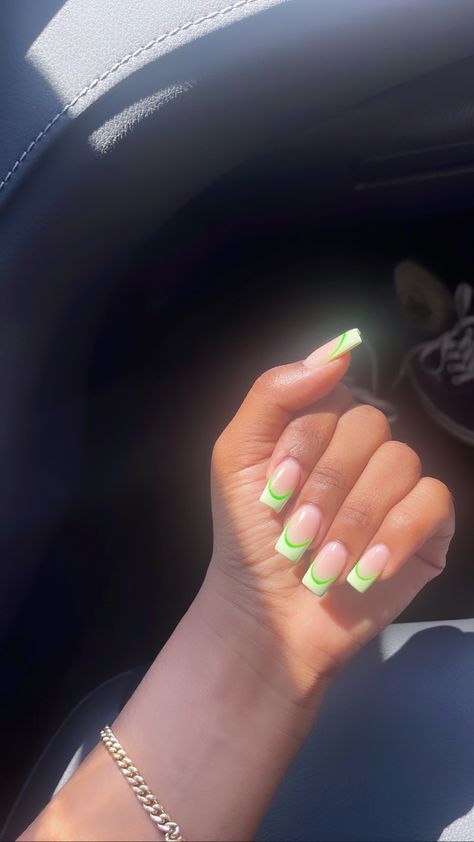 French Tip Nail Inspo Neon Green French Tip Nails With Design, Short Green French Tip Nails, Green Outline French Tip Nails, Lime Green French Tip, Neon Green And Pink French Tip Nails, Short Green Acrylic Nails, French Tip Neon Green, Nail Two Colors, Green French Tip Nails