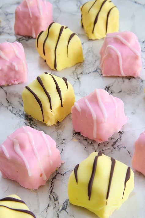 Gluten Free French Fancies Recipe (dairy free, low FODMAP) French Fancies Cakes, Gluten Free High Tea Recipes, Gluten Free Afternoon Tea Recipes, French Fancies Recipe, Gluten Free Petit Fours, Gluten Free High Tea, Gluten Free Afternoon Tea, Gluten Free Wedding, French Fancies