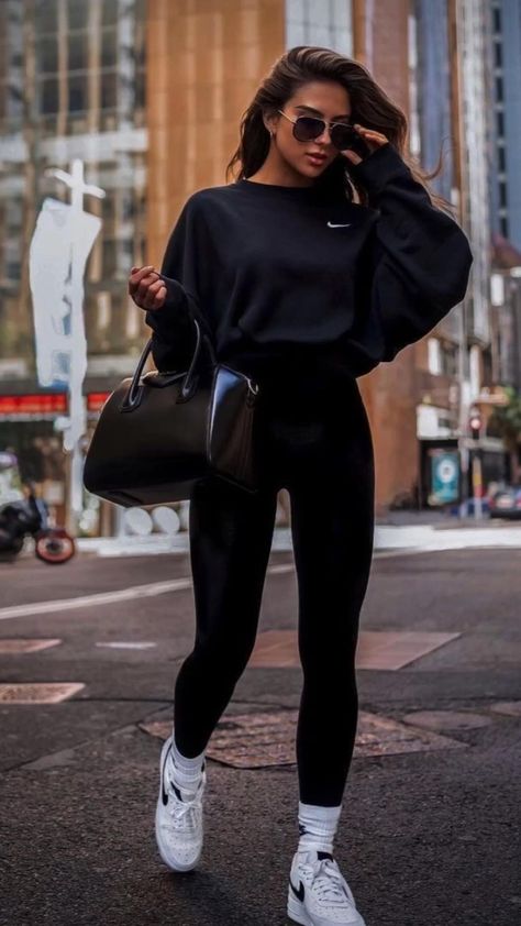 Outfits Leggins, Modele Fitness, Look Legging, Pastel Outfit, Causual Outfits, Athleisure Outfits, Looks Chic, Sporty Outfits, Casual Winter Outfits