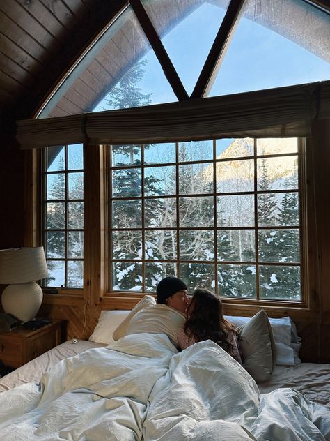 In love in the winter>> Winter Cabin Aesthetic, Cozy Winter Cabin, Winter Lodge, Cabin Aesthetic, Cabin Trip, Lauren Asher, Winter Mountain, Getaway Cabins, Dream Relationship