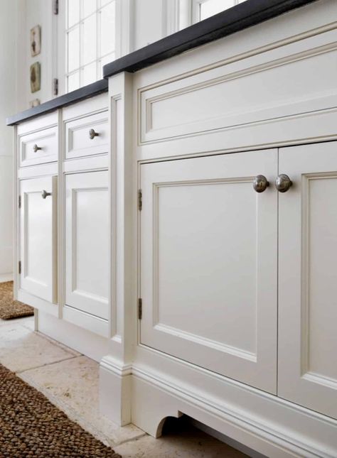 Kitchen Cabinet Door Styles, Cabinet Molding, Garage Guest House, Kitchen New York, Cabinet Door Styles, Cabinet Style, Furniture Feet, Kitchen Redo, Cottage Kitchen