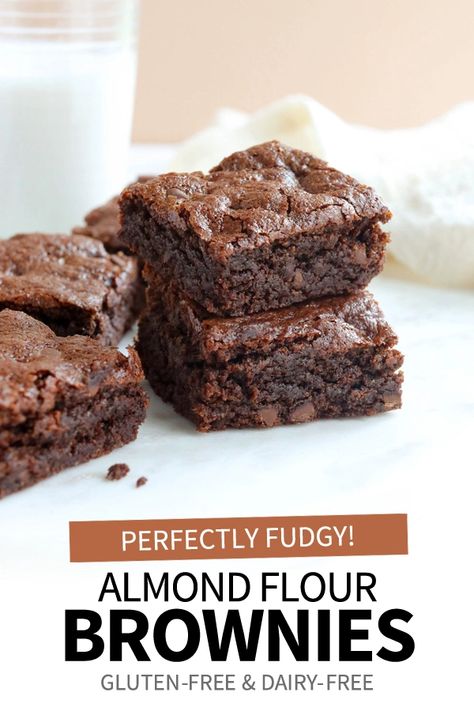 These are the best Almond Flour Brownies you'll ever make. All you need is 8 easy ingredients and one bowl to make these healthier gluten-free brownies. Dolce Poche Calorie, Almond Flour Brownies, Postre Keto, Almond Flour Recipes, Healthy Sweets Recipes, Sugar Free Desserts, Idee Pasto Sano, Paleo Dessert, Sugar Free Recipes