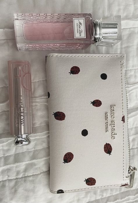 Kate Spade Wallet Aesthetic, Kate Spade Aesthetic, Alt Closet, Purse Wishlist, Wallet Aesthetic, Wallets For Girls, Accessory Inspo, Bling Bags, Handbag Essentials