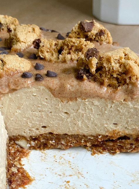 Date Sweetened Raw Vegan Cheesecake Raw Vegan Holiday Desserts, Healthy Vegan Cheesecake, Raw Cheesecake Vegan, Raw Cake Recipes, Healthier Cheesecake, Raw Vegan Dessert, Raw Vegan Cheesecake, Raw Cheesecake, Healthier Treats