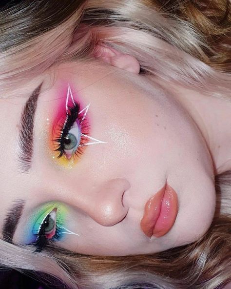 Moon And Star Makeup Look, Tie Dye Makeup Looks, Makeup Looks Kawaii, Rave Party Makeup, Music Festival Makeup Ideas, Easy Eye Makeup Looks, Edm Makeup, Rainbow Makeup Looks, Makeup Looks Colorful