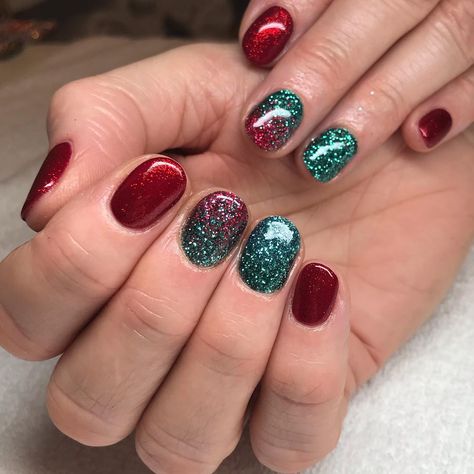 Green Glitter Christmas Nails, Red And Green Christmas Nail Designs, Red And Green Dip Nails, Green And Red Christmas Nails, Christmas Nails Red And Green Glitter, Christmas Glitter Nails, Christmas Nails Red And Green, Glitter Christmas Nails, Red And Green Nails