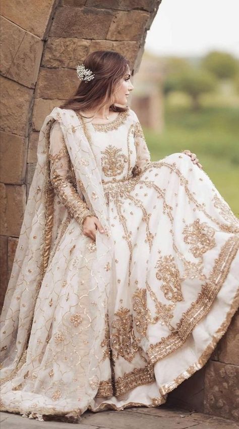 A simple long raw silk frock with embellishment is ideal for Nikkah bride. This dress is from @mahawajahat. Nikkah Dresses For Bride, Nikkah Dress For Sisters, Pakistani Nikkah Bride, Nikah Dress Pakistani, Dress For Bride Sister, Niqabi Bride, Pakistan Bride, Solo Poses, Glamorous Hairstyles