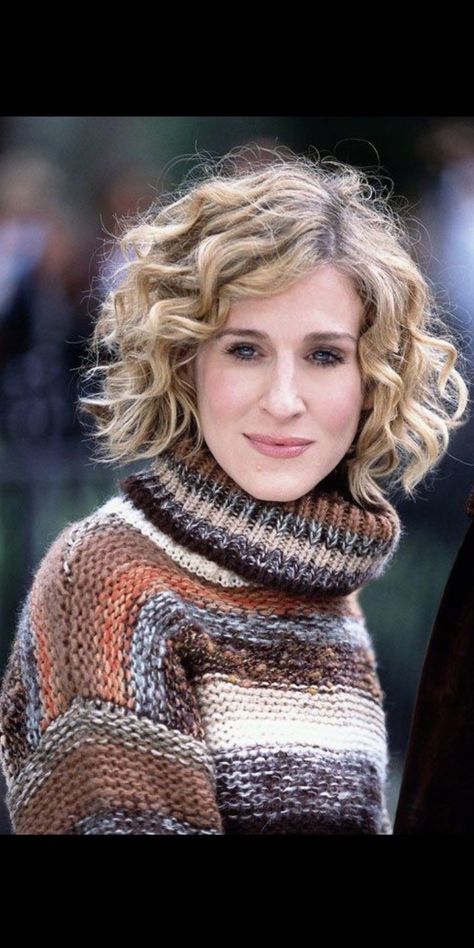 Sarah Jessica Parker Hair, Carrie Bradshaw Hair, Blond Balayage, Short Curly Haircuts, Curly Hair With Bangs, Sarah Jessica, Curly Bob Hairstyles, Trending Hairstyles, Sarah Jessica Parker