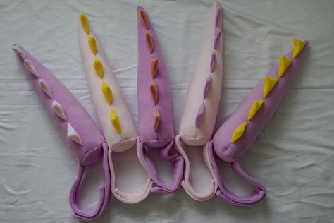 Soft creamy pastel dinosaur tails 😍 https://kidzandcostumes.etsy.com #dinosaurtail #dinosaurparty #dinosaurcostume #birthdayparty #pastel #creamy #etsyseller #handmade Outfit Birthday Party, Costume Dinosaure, Dino Tails, Birthday Party Dinosaur, Dinosaur Tails, Halloween Dinosaur, Party Dinosaur, Dragon Tail, Outfit Birthday