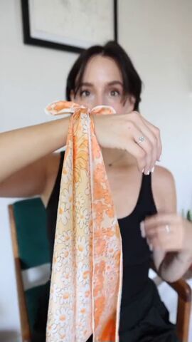 This fashion hack will blow your mind. Turn a regular silk scarf into the viral rose choker in just a few simple steps! How To Tie A Wild Rag Scarf, How To Tie A Rosette Scarf, Rodeo Outfits With Scarf, Rose Scarf Tutorial, Silk Scarf Western Outfit, How To Tie A Scarf Around Your Neck, Scarf Flower Knot, Scarf Rose Knot, How To Tie Western Style Scarf