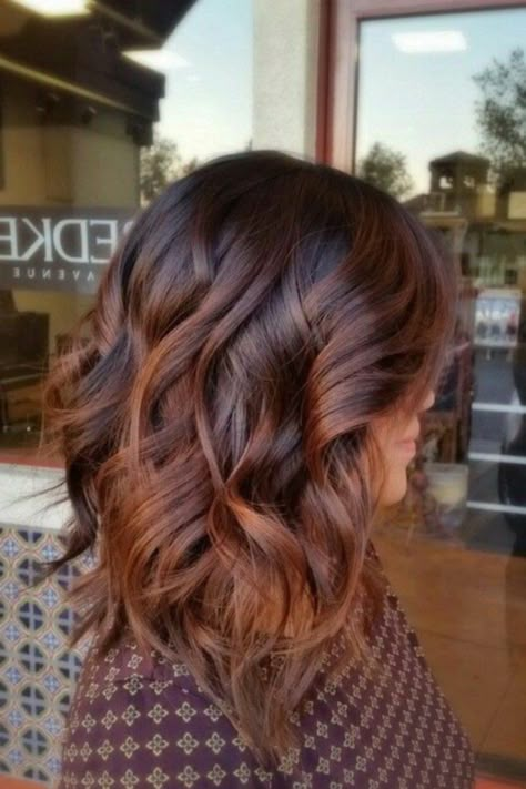 Ombré hair acajou : 14 idées pour trouver l’inspiration Reddish Brown Hair Color, Auburn Balayage, Hair Color Caramel, Hair Color Auburn, Super Hair, Trendy Hair Color, Auburn Hair, Hair Color Dark, Cool Hair Color