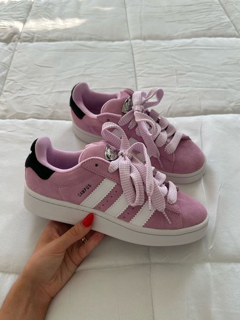 Dr Shoes, Trendy Shoes Sneakers, Preppy Shoes, Pretty Shoes Sneakers, Cute Sneakers, Hype Shoes, Girly Shoes, Adidas Campus, Shoe Inspo